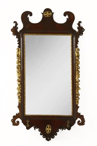 Lot 422 - A Chippendale style mirror