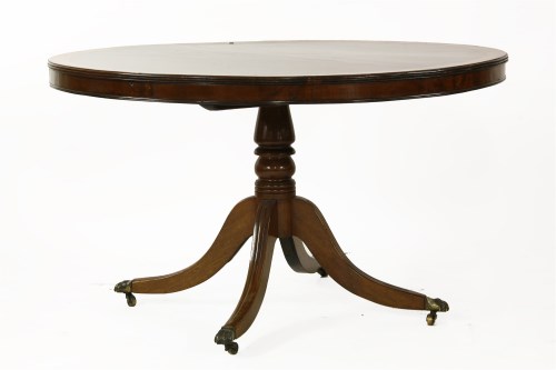 Lot 460 - A mahogany and cross banded circular breakfast table