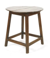 Lot 576 - An oak table