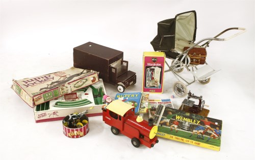 Lot 313 - A mixed quantity of toys and games