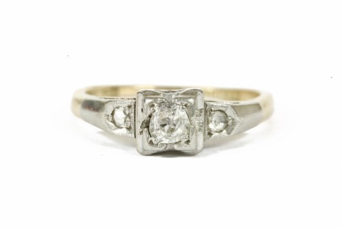 Lot 37 - An Art Deco single stone diamond ring with diamond set shoulders