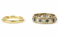 Lot 13 - A 22ct gold wedding ring