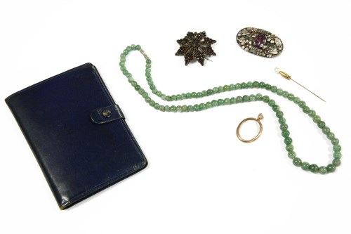 Lot 58 - A collection of items to include a single row Aventurine bead necklace