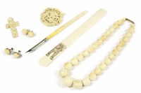 Lot 65 - A late 19th century single row graduated ivory bead necklace