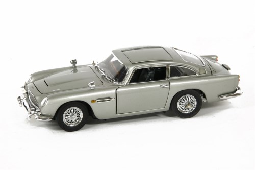 Lot 124 - A Danbury Mint diecast model of James Bond 007 Aston Martin DB5