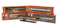 Lot 386 - A collection of Hornby '00' diesel and electric