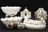 Lot 371 - A quantity of decorative ceramics