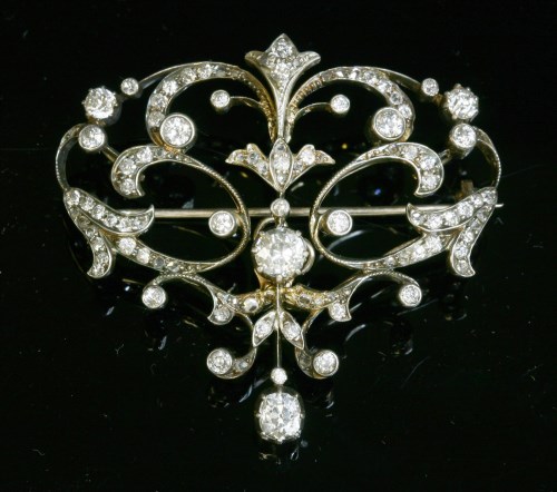 Lot 86 - A late Victorian diamond set brooch/pendant or tiara centrepiece