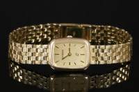Lot 625 - A ladies' 9ct gold Jean Pierre quartz bracelet watch