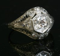 Lot 161 - An American Art Deco single stone diamond ring