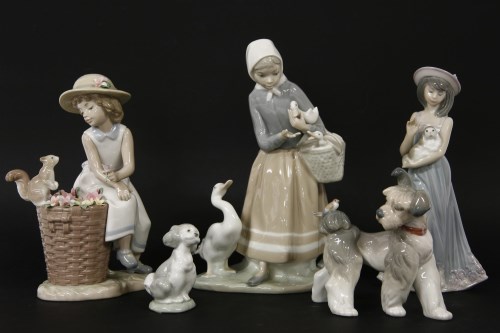 Lot 196 - A collection of Lladro figures