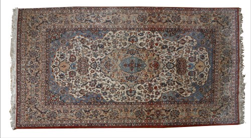 Lot 329 - A modern Isfahan carpet