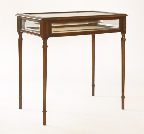 Lot 505 - A reproduction mahogany bijouterie table