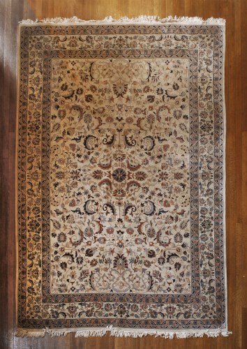 Lot 323 - A modern Isfahan carpet