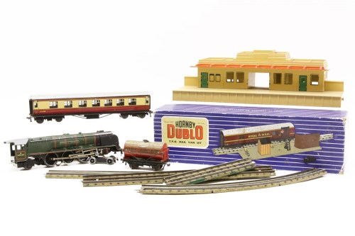 Lot 241 - A Hornby Dublo train set