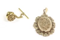 Lot 31 - A 9ct gold oval locket