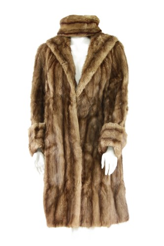 Lot 229 - A muskwash fur coat and hat