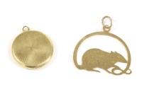 Lot 34 - A gold rat pendant