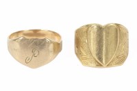 Lot 25 - A gentleman's gold signet ring