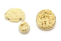 Lot 61 - Two early 20th century Chinese ivory brooches