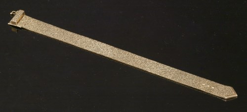 Lot 316 - A 9ct gold brick link jarretière bracelet