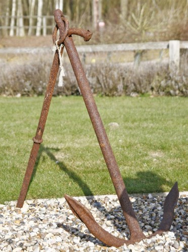 Lot 1097 - A large admiralty pattern anchor