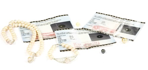 Lot 191 - Three unmounted pearls