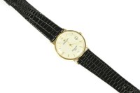 Lot 177 - A gentleman's 9ct gold sovereign quartz strap watch