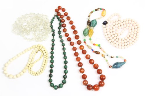 Lot 196 - A collection of necklaces