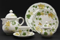 Lot 385 - A collection of Villeroy and Boch 'Geranium' tea and dinner wares