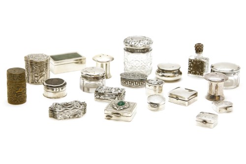 Lot 212 - A collection of silver and other pill boxes