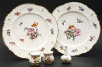 Lot 317 - A pair of 'Meissen' type plates