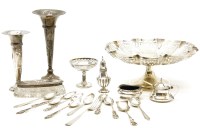 Lot 144 - Silver items: including a pierced pedestal basket