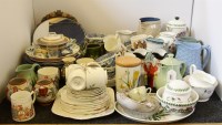 Lot 648 - A quantity of ceramics