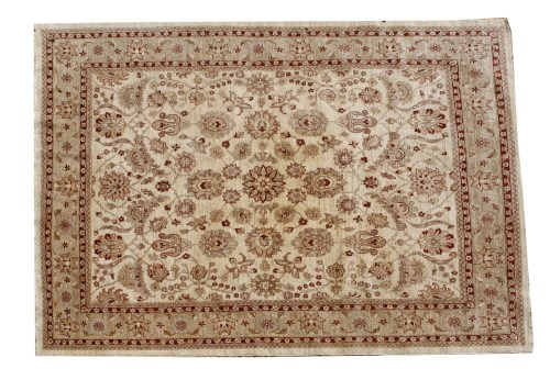Lot 1020 - An Indian rug