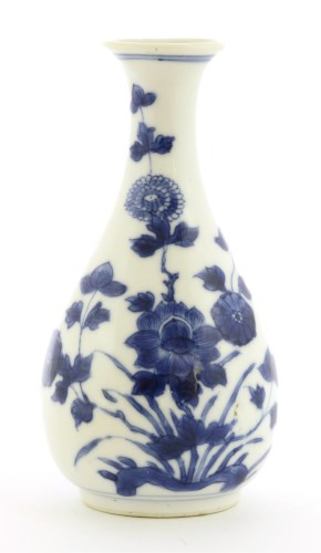 Lot 20 - A Chinese blue and white vase