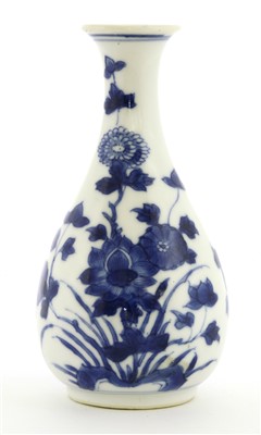 Lot 20 - A Chinese blue and white vase