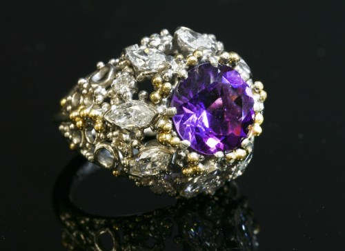 Lot 473 - An 18ct gold diamond set ring