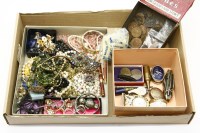 Lot 256 - A collection of costume jewellery and miscellaneous items