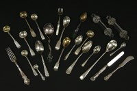 Lot 325 - A quantity of various silver and other teaspoons