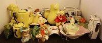 Lot 709 - Collection of Art Deco pottery