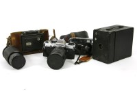 Lot 712 - A quantity of various cameras