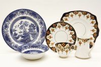 Lot 550 - A quantity of blue and white china to include Copeland Italian pattern dinner wares