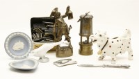 Lot 267 - A quantity of collectables