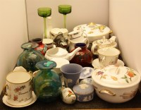 Lot 262 - A collection of ceramics and glassware