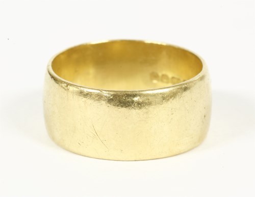 Lot 6 - A 22ct gold 'D' section wedding ring