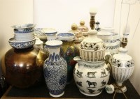 Lot 194 - A large quantity of various decorative ceramics