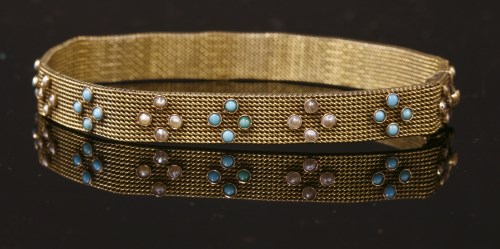 Lot 116 - An Edwardian mesh link gold bracelet