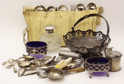 Lot 64 - An early 20th century silver and pierced basket with swing handle