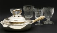 Lot 225 - A collection of glassware